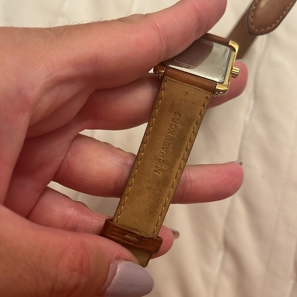 Michael Kors leather watch - Picture 4 of 5